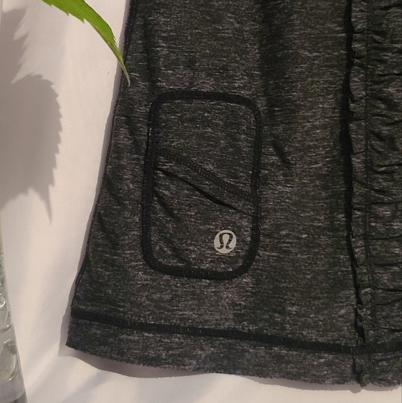 🍋 Lululemon Charcoal Gray Ruffle Cool Sleeveless Athletic Tank Size 8 - Picture 8 of 9